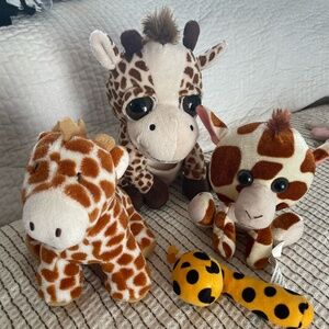 LOT OF 4 MISC PLUSH GIRAFFE KIDS TOYS